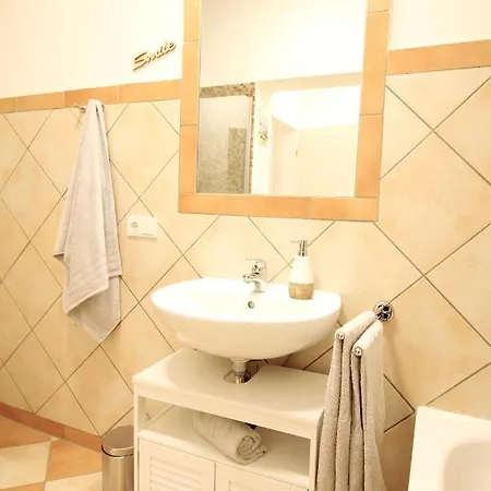 Superior Apartment Mit Tropical Feeling L 2 Schlafzimmer Nahe City L Messe L Flughafen L Hbf